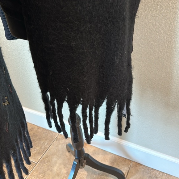 NWT Karl Lagerfeld Paris Large scarf - Picture 3 of 6